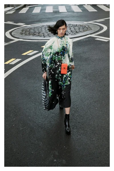 Look 2